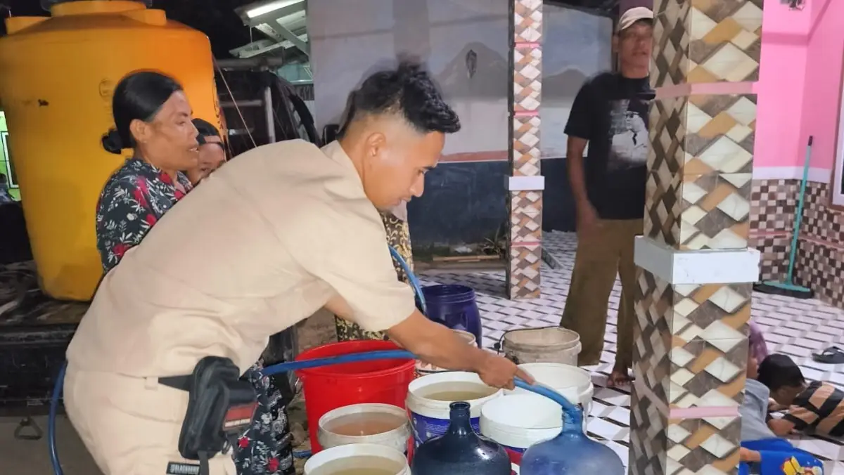 Kang RB salurkan bantuan air bersih gratis kepada warga Cibitung Sukabumi