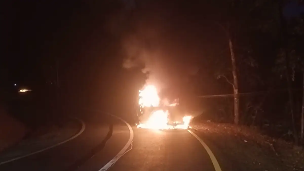 Diduga Korsleting, Mobil Toyota Rush Terbakar di Cikidang Sukabumi