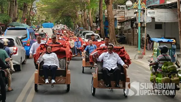 Nanik S Deyang hingga Bupati Asep Japar saat menjajal becak listrik bantuan Presiden Prabowo di Palabuhanratu Sukabumi, Senin (19/10/2026). (Sumber Foto: SU/Ilyas)