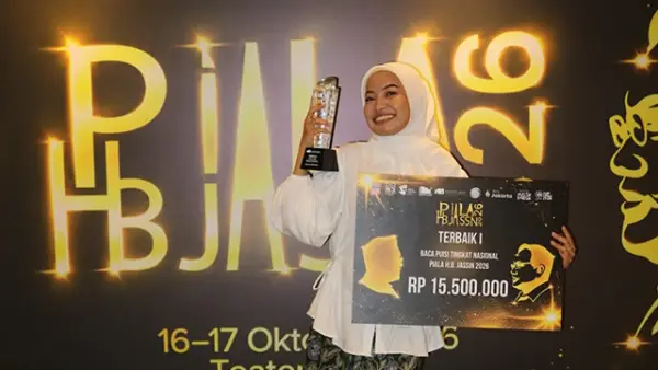 Nayla Yuliandri (21), asal Kecamatan Cikembar, Kabupaten Sukabumi, Juara 1 Lomba Baca Puisi Nasional.. (Sumber : Istimewa.)