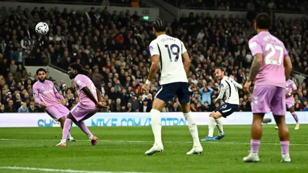 Aksi James Maddison saat membela Tottenham Hotspurs vs Coventry City di Liga Inggris. (Sumber: web/reuteus.com)
