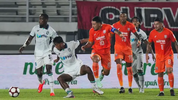 Aksi Juan Villa saat membela Borneo FC menghadapi Yangon United di laga perdana AFC Challenge League 2026/2027. (Sumber: web/the-afc.com)