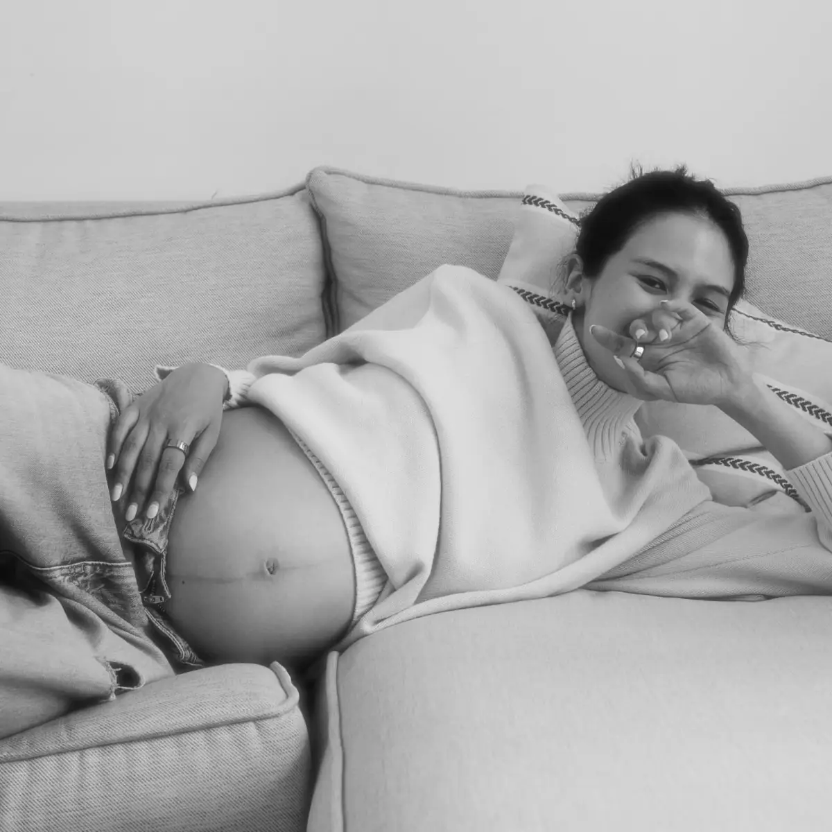 Potret baby bump anak pertama Maudy Ayunda dan Jesse Choi