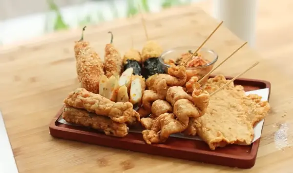 Resep Korean Fish Cake, Jajanan Korea Selatan yang Kenyal dan Gurih Bikin Ketagihan (Sumber : Youtube | Devina Hermawan)