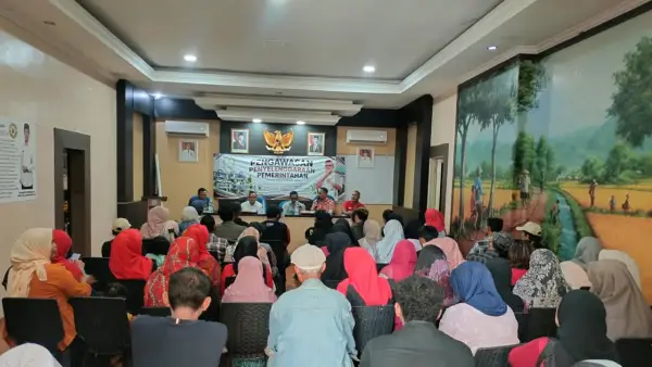 Anggota DPRD Jawa Barat, Muhammad Jaenudin, saat melaksanakan kegiatan pengawasan penyelenggaraan pemerintahan di Aula Desa Jambenenggang, Kecamatan Kebonpedes, Kabupaten Sukabumi, Sabtu (17/10/2026) | Foto : Tim Adc