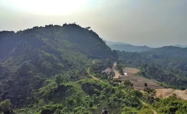 Sanghyang Lawang merupakan kawasan bentang alam karst yang ada di Cipatat dan bisa dijadikan destinasi wisata karena keunikannya (Sumber : Gmaps)