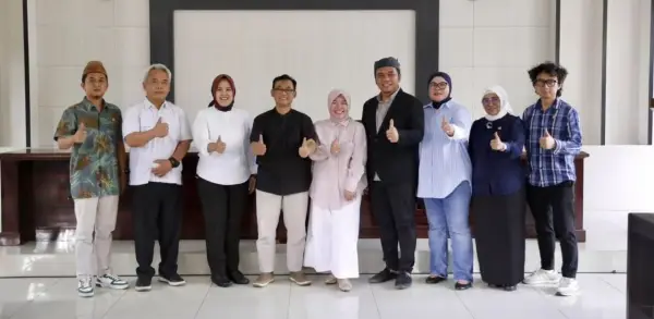 Komisi II DPRD Jawa Barat kunjungan kerja ke UPTD Balai Pengujian dan Sertifikasi Mutu Barang (BPSMB) Air Minum dalam Kemasan (AMDK) Cirebon (Sumber : dok dprd)