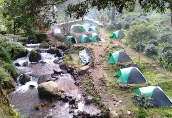 Waraas CampGround salah satu tempat camping tepi sungai yang ada di Bandung. (Sumber : Gmaps)