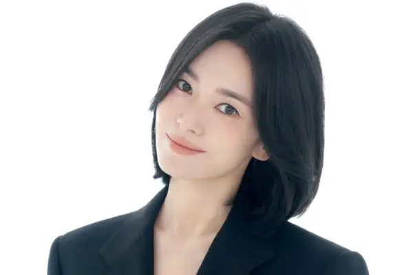Tinggalkan UAA, Song Hye Kyo Resmi Bernaung di Agensi Baru STAND (Sumber : X/@soompi)