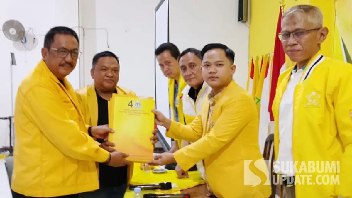 Didampingi Budi Azhar, Asep Japar Kembalikan Berkas Calon Ketua Golkar Kabupaten Sukabumi
