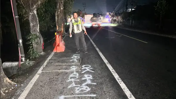 TKP mobil tabrak pejalan kaki di Kampung Pangadegan RT 24/10, Desa Sundawenang, Kecamatan Parungkuda, Kabupaten Sukabumi, Sabtu (24/10/2026). (Sumber : Kanit Gakkum Satlantas Polres Sukabumi, Ipda Wangsit Edi Wibowo.)