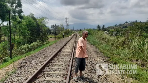 TKP seorang pria yang dikabarkan tertemper KA Pangrango di wilayah Parungkuda, Kabupaten Sukabumi, Sabtu (24/10/2026). (Sumber : SU/Ibnu Sanubari).