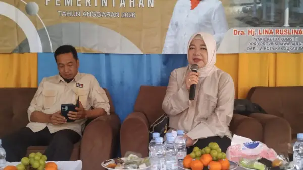 Anggota DPRD provinsi Jabar, Lina Ruslinawati saat melaksanakan kegiatan pengawasan di Desa Langensari, Kecamatan Parungkuda, Kabupaten Sukabumi, Sabtu (24/10/2026). (Sumber: Istimewa)
