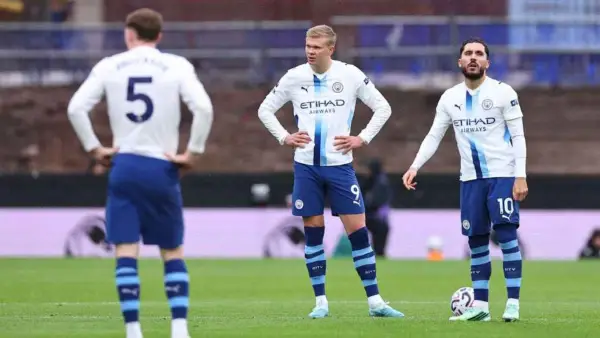 Para pemain Manchester City yang kecewa usai kalah dari Aston Villa di Liga Inggris. (Sumber : web/espn.com)