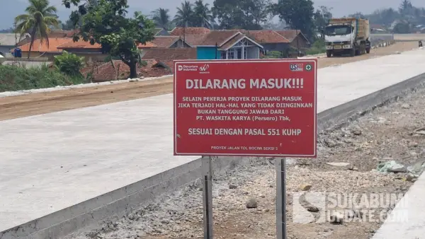 Proyek Tol Bocimi Seksi 3 di Kampung Kuta Kidul, Desa Kutasirna, Kecamatan Cisaat, Kabupaten Sukabumi. | Foto: SU/Oksa Bachtiar Camsyah