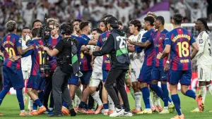 Keributan antara para pemain Barcelona vs Real Madrid dalam laga El Clasico di La Liga (sumber: pinterest).