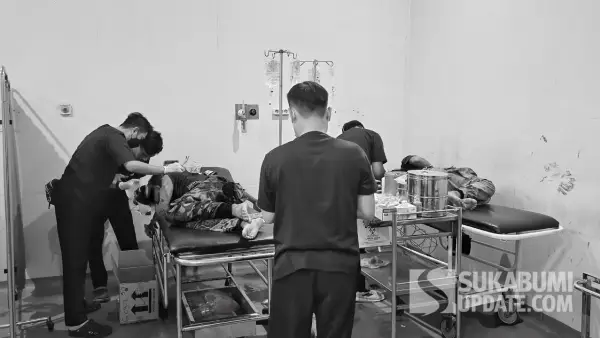 Kedua korban saat ditangani tim medis RSUD Palabuhanratu, Kabupaten Sukabumi. | Foto: Dokumentasi Bhabinkamtibmas Cisolok Brigadir Akka Mahpudin