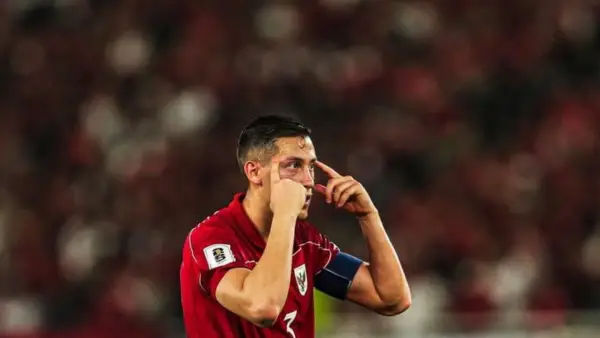 Aksi Jay Idzes saat membela Timnas Indonesia (Sumber: Pinterest)