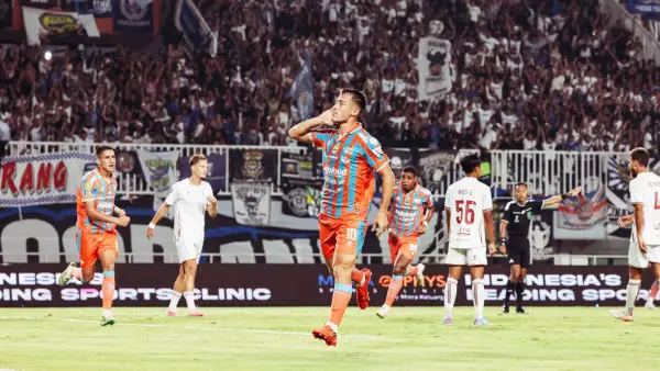 Selebrasi Mariano Peralta saat mencetak gol untuk Persib menghadapi Garudayaksa FC. (Sumber: web/persib.co.id)