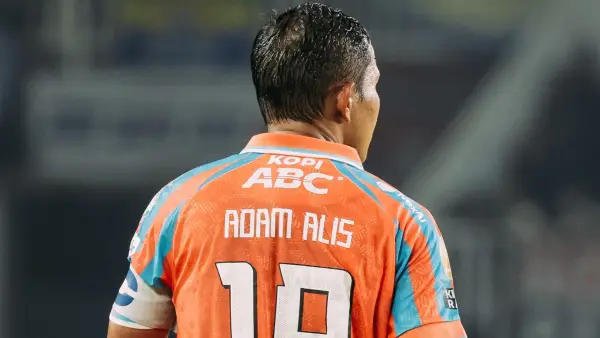 Adam Alis jadi penentu kemenangan Persib atas Garudayaksa di Super League. (Sumber: Instagram/@persib)