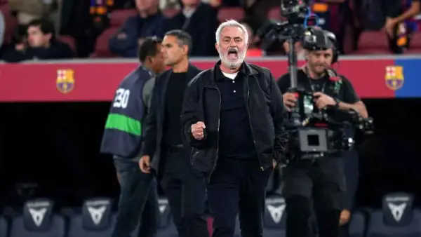 Selebrasi kemenangan Jose Mourinho usai membawa Real Madrid mengalahkan Barcelona di La Liga (Sumber: web/espn.com)