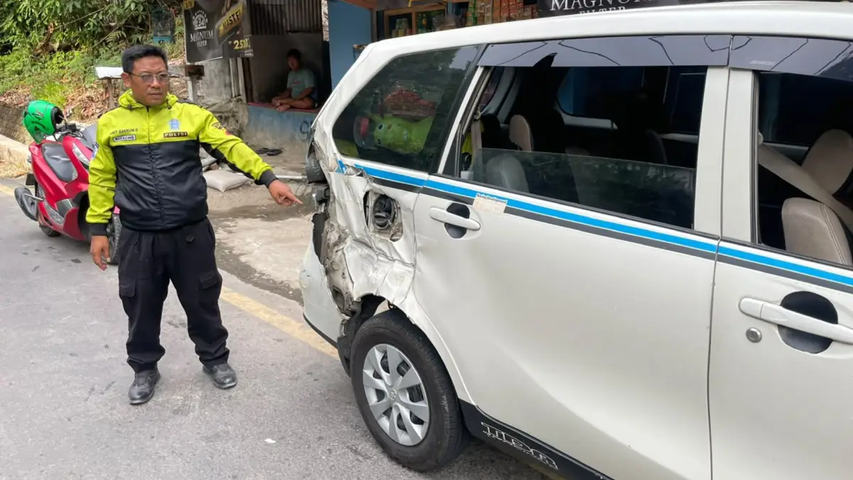 Kondisi Avanza usai diseruduk Truk Box di turunan Cisarakan Palabuhanratu Sukabumi. | Foto: Dok. Satlantas Polres Sukabumi