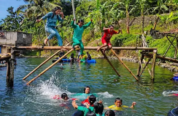 Pemandian Mata Air Luwi Cigembang adalah salah satu destinasi wisata alam murah meriah yang ada di Cicurug, Sukabumi. (Sumber : Gmaps/calvin tuhumena)