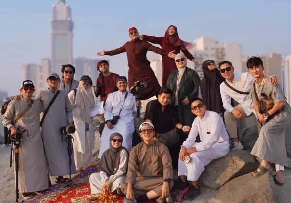 Raffi Ahmad hingga Irfan Hakim Terima Peringatan Serangan Udara saat Umrah (Sumber : Instagram/@irfanhakim75)