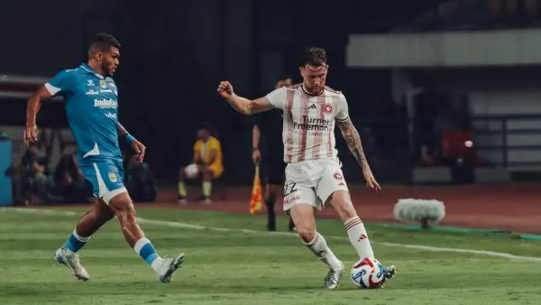 Aksi Berguinho saat membela Persib Bandung menghadapi Western Sydney Wanderers (Sumber: web/wswanderersfc.com.au)