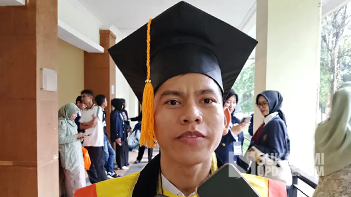 Kuliah Sambil Menumpang di Fotokopi, Mahasiswa Sukabumi Ini Cumlaude dengan IPK 3,86