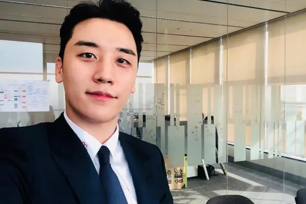 Seungri Eks BIGBANG Konfirmasi Telah Menikah dan Sang Istri Tengah Hamil (Sumber : X/@soompi)