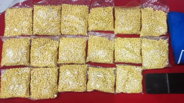 Barang bukti ribuan pil Hexymer yang disita petugas dari A. (Sumber Foto: Dok. Satnarkoba Polres Sukabumi Kota)