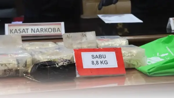 Barang bukti sabu jaringan Malaysia seberat 8,8 Kg yang disita dari dua kurir yang ditangkap di Sukabumi. (Sumber Foto: IG polresta.serang.kota)