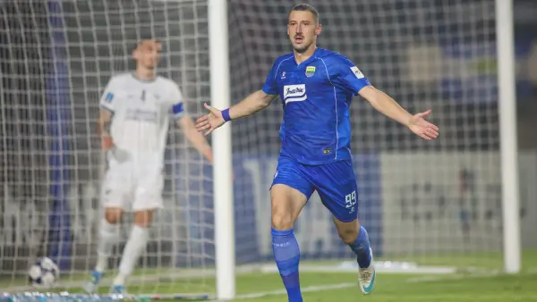 Selebrasi Balsa Sekulic setelah berhasil mencetak gol ke gawang Melbourne Victory sekaligus memberikan kemenangan untuk Persib Bandung (Sumber: web/the-afc.com)