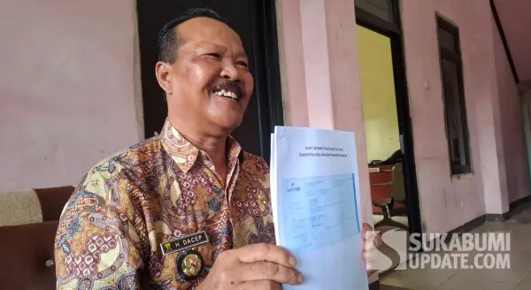 Kepala Desa Mekarsakti, Kecamatan Ciemas, Kabupaten Sukabumi, H. Dacep. (Sumber: sukabumiupdate)