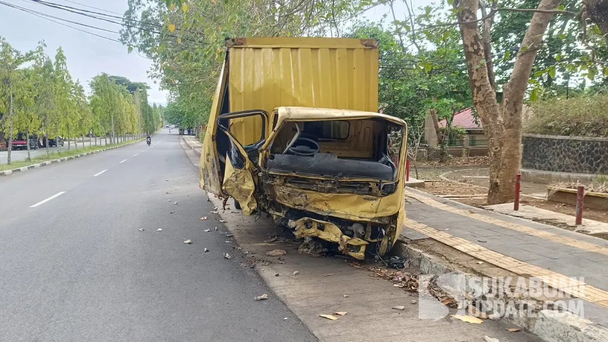 Terparkir di Jajaway Sukabumi, Bangkai Truk Maut Cisarakan Bikin Warga Waswas