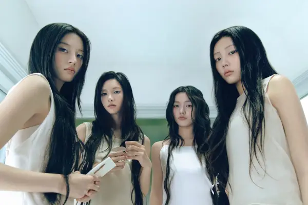 Lirik Lagu Youre Under Arrest ILLIT, Bersikap Tegas Terhadap Cowok Bingung (Sumber : X/@soompi)