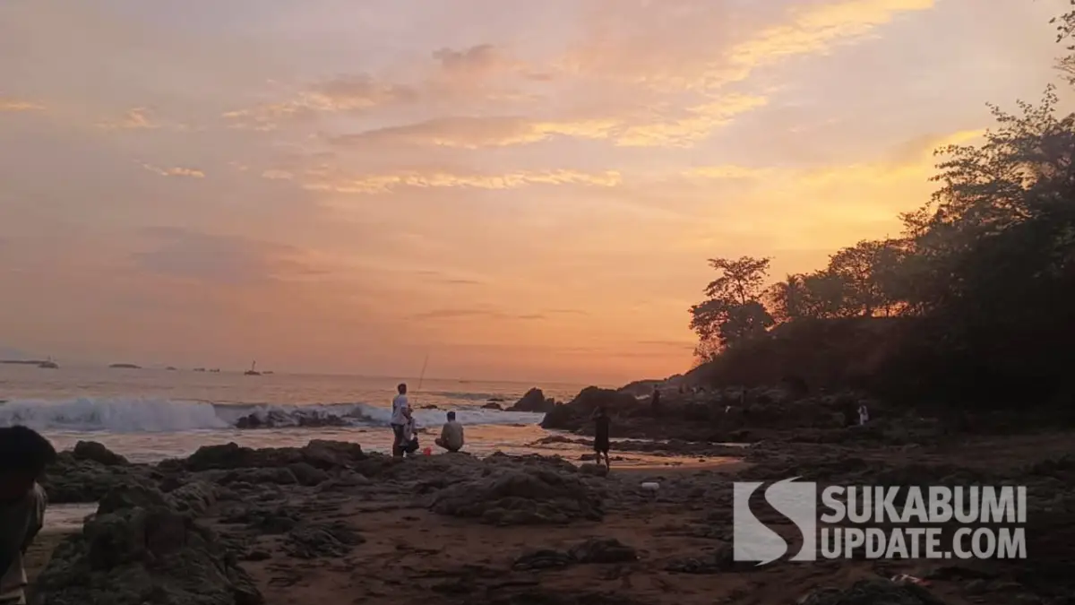 Pantai Tenjoresmi Sukabumi, Spot Favorit Berburu Sunset dan Sensasi Mancing di Karang