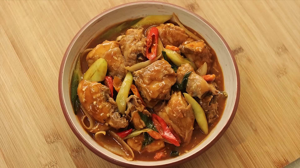 Ayam Asam Manis Pedas | Foto: YouTube Devina Hermawan