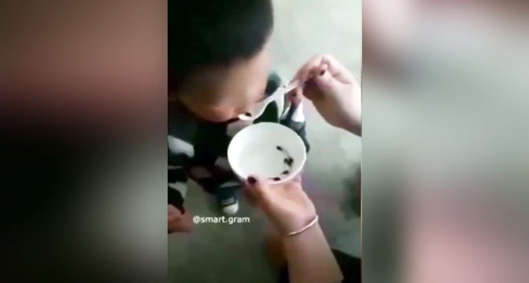 Suapi Anak Kecebong Hidup, Ibu di Cina Dicibir Netizen