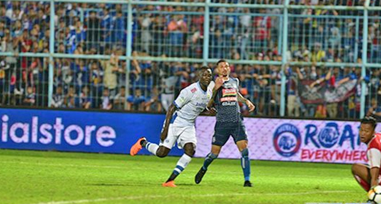 Laga Berakhir Ricuh, PERSIB Imbangi Arema