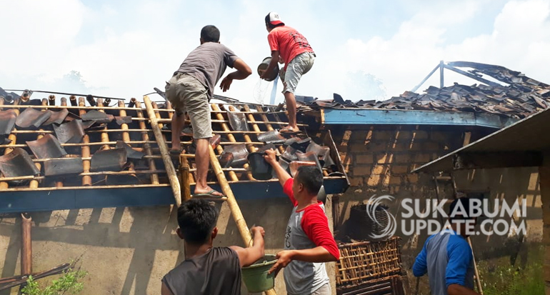 Ditinggal Umroh, Rumah di Ciracap Sukabumi Ludes Dilalap Api