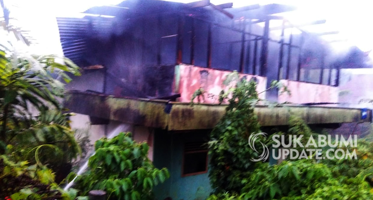 Hujan Deras, Bangunan Kosong di Jalan Otista Kota Sukabumi Kebakaran