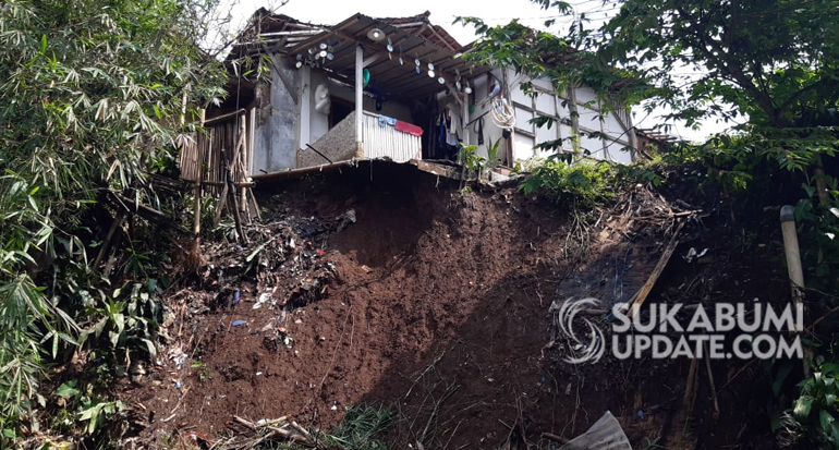 Longsor Ancam Empat Rumah di Warnajati Sukabumi