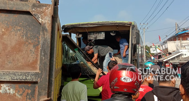 Bus dan Truk Tabrakan di Sukalarang, Ini Kronologinya