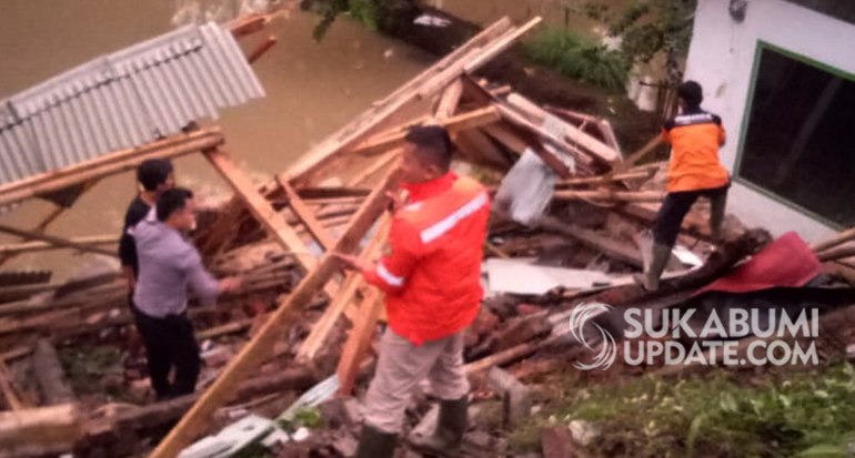 Pabrik Es Nongnong di Warudoyong Sukabumi Ambruk Tergerus Longsor