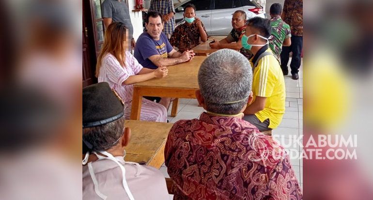 Bikin Panik Warga Ubrug Sukabumi, Bule Italia Jalani Rapid Test