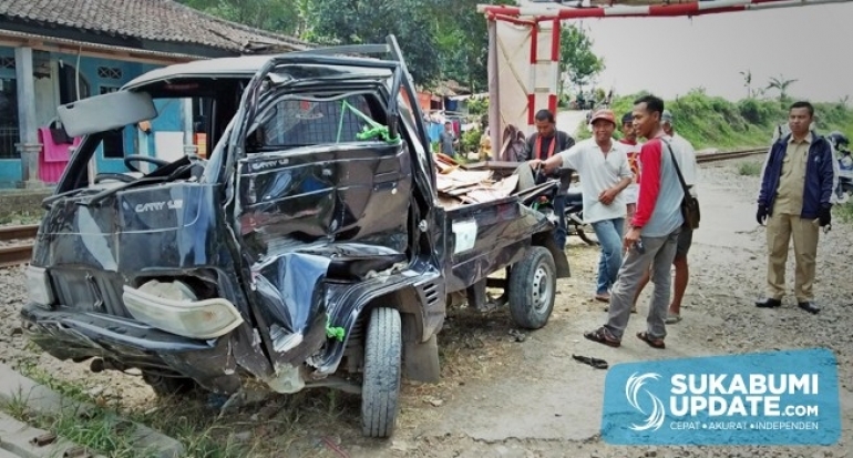 Sopir Luka Ringan Kernet Patah Tulang, Mobil Pick Up Dihantam Kereta Api Diesel di Kamandoran Kabupa