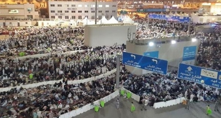 Jemaah Haji Indonesia Dilarang Lontar Jumrah Diluar Jadwal