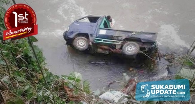 Pick Up Masuk Sungai Cicatih Nagrak Kabupaten Sukabumi Belum Dievakuasi